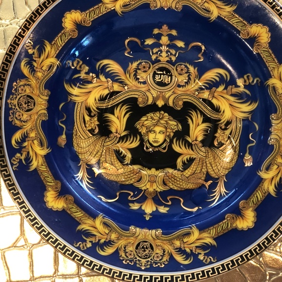 Two Versace Cups and Sauce with wings - Picture 6 of 11